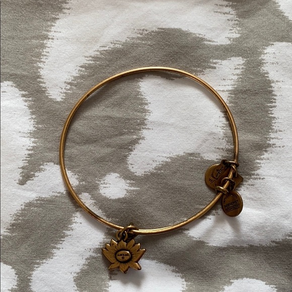 Lotus blossom bangle - Picture 2 of 3